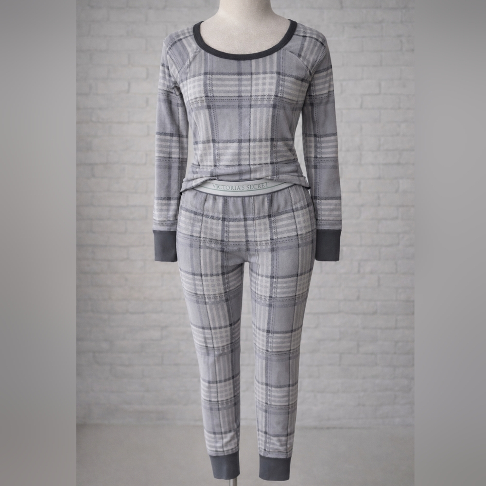 Victoria’s‎ Secret Gray Plaid Thermal Pajama Set Top & Bottoms